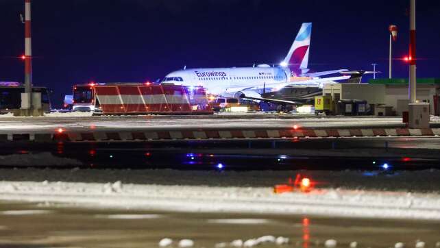 Glatteis: Flugzeug kommt in Hamburg von Landebahn ab