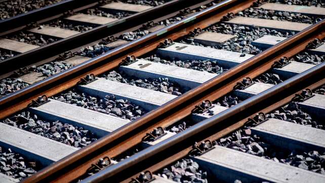 Schneefall behindert Bahnverkehr - teils kein Ersatz möglich