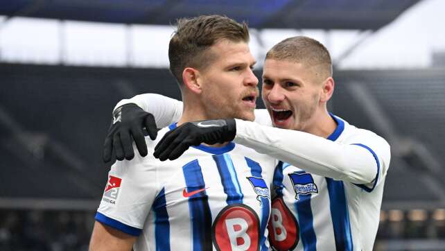 Niederlechner-Dreierpack für Hertha - Paderborn siegt spät