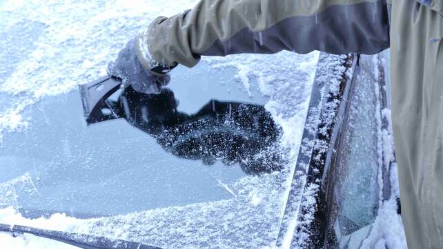 Frost, Batterie und Feuchtigkeit: Auto-Tricks für den Winter