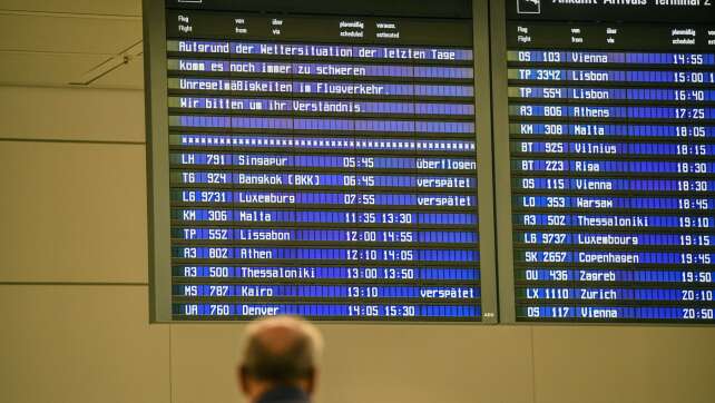 Schnee: Noch immer Behinderungen bei Zug und Flugverkehr