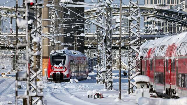 Weniger Regionalzüge wegen Schäden nach Wintereinbruch