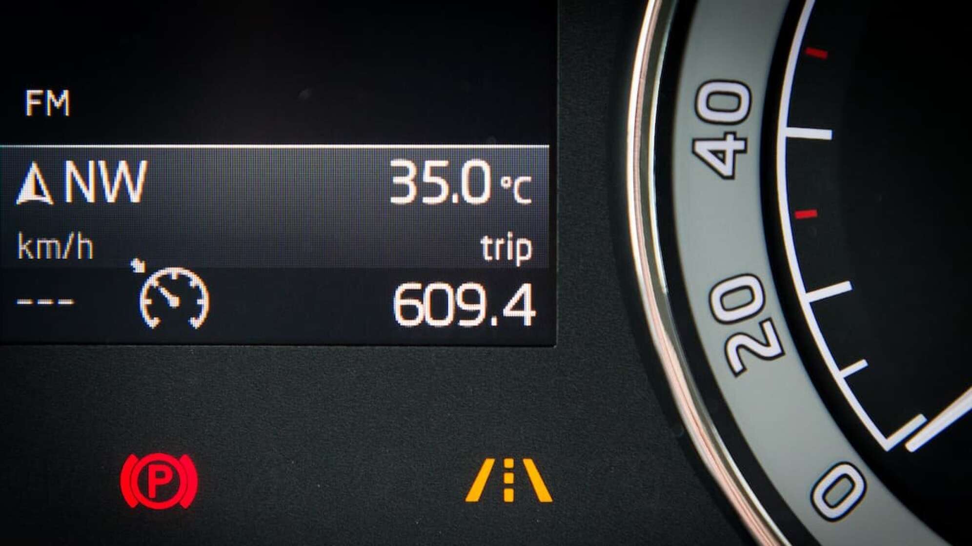 Eine Temparatur-Anzeige in einem Auto