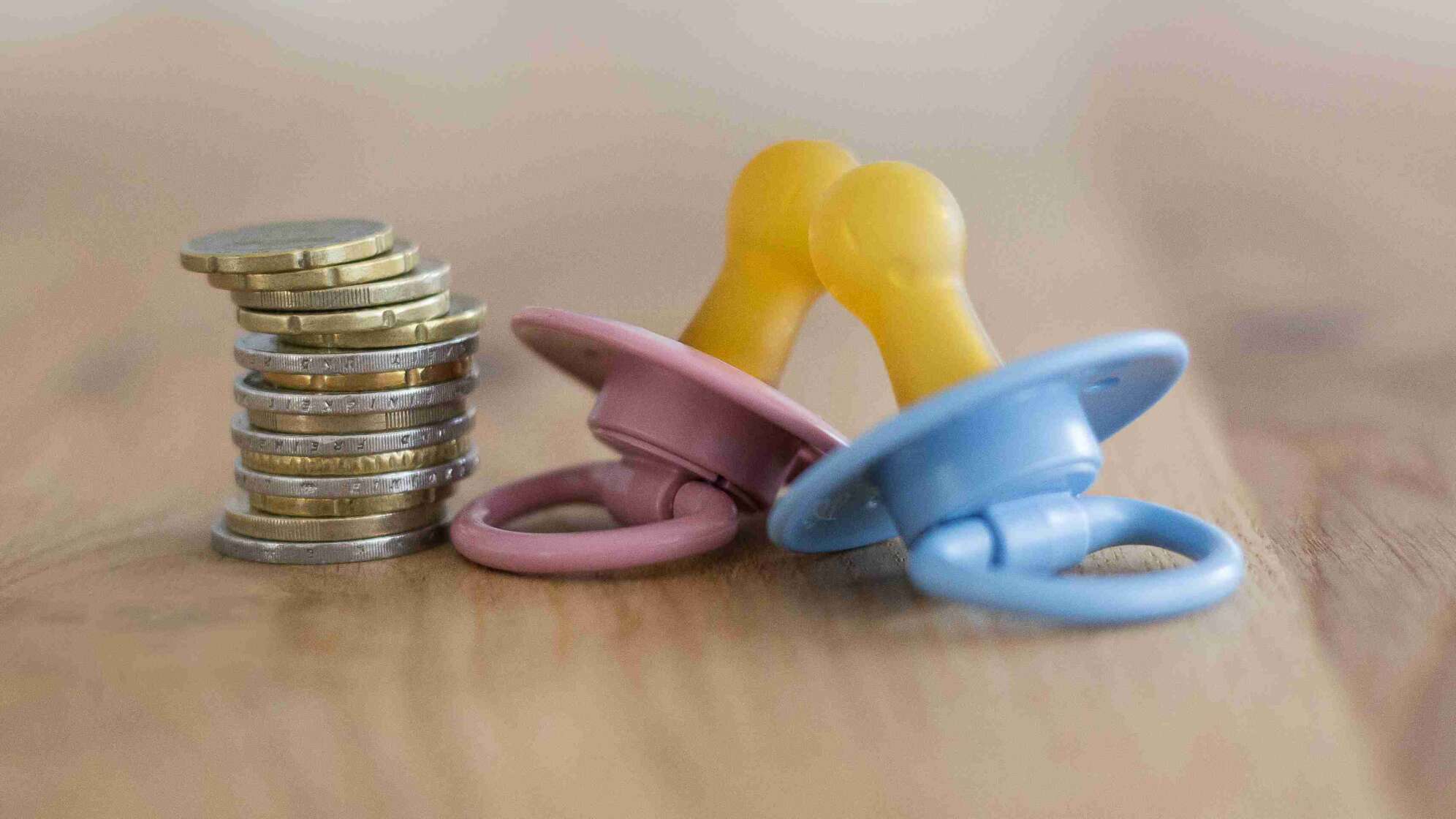 Geld und Schnuller