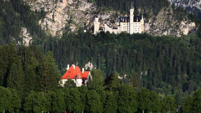 Ausgleichsfonds kauft Schloss Bullachberg