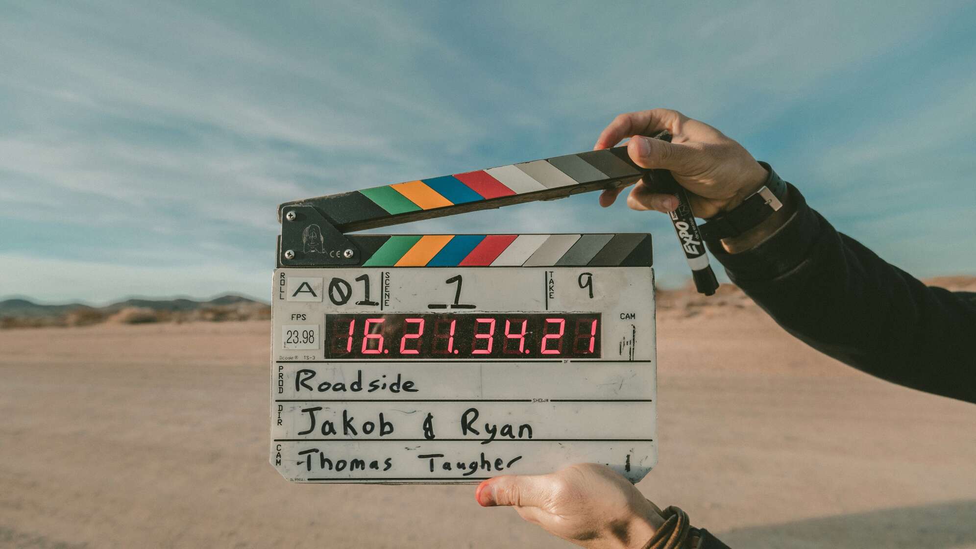 Eine Filmklappe bei einem Musikvideodreh
