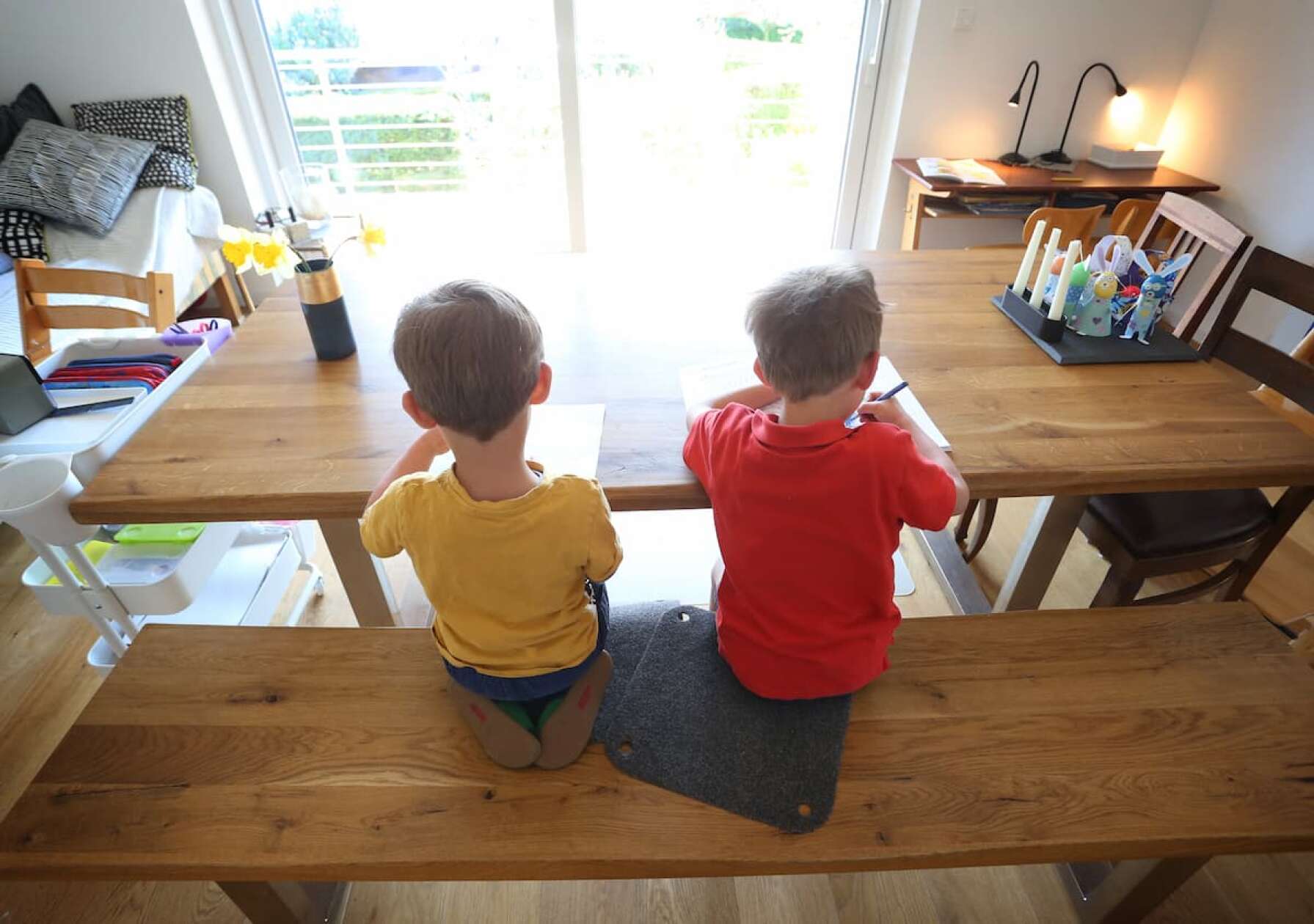 Ab Welchem Alter Darf Man Alleine In Eine Jugendherberge Ab welchem Alter darf und kann ich meine Kinder alleine lassen?