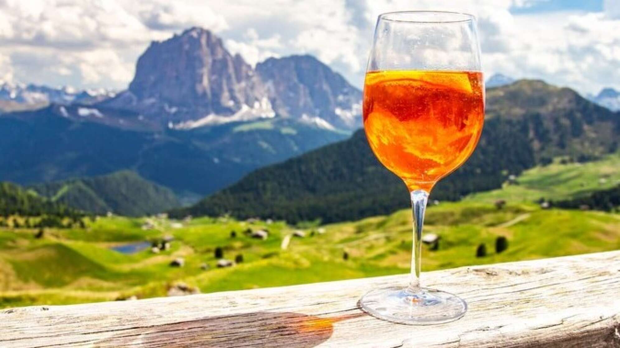 Aperol Spritz vor Bergen