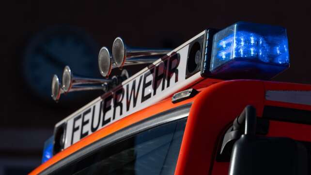 Brand von Sattelzug: Fahrer verletzt und 80.000 Euro Schaden