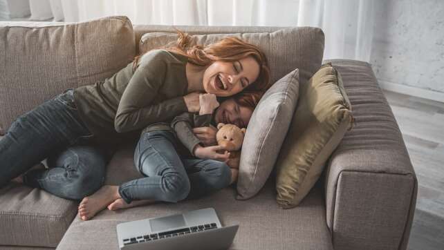 4 Gründe, warum ihr mehr kuscheln solltet