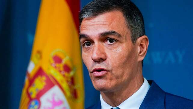 Sánchez bleibt nach Rücktrittsandrohung im Amt
