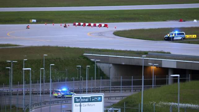 Klimaaktivisten legen Münchner Airport zum Ferienbeginn lahm