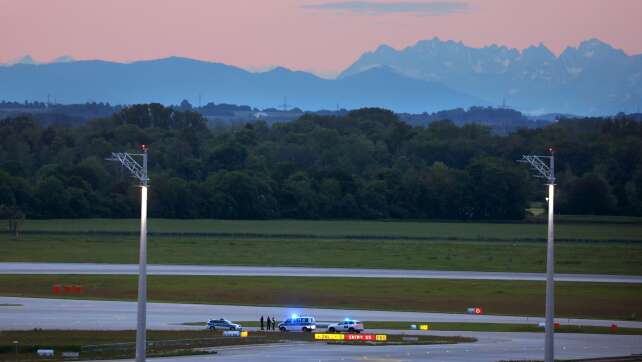 Klimaaktivisten legen Münchner Flughafen für Stunden lahm