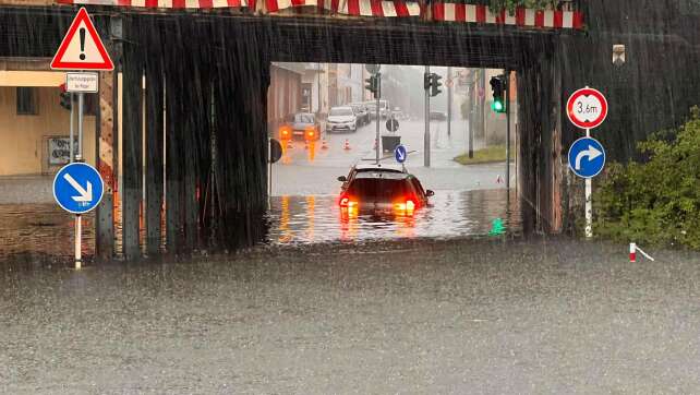 Überflutete Straßen und vollgelaufene Keller in Oberfranken