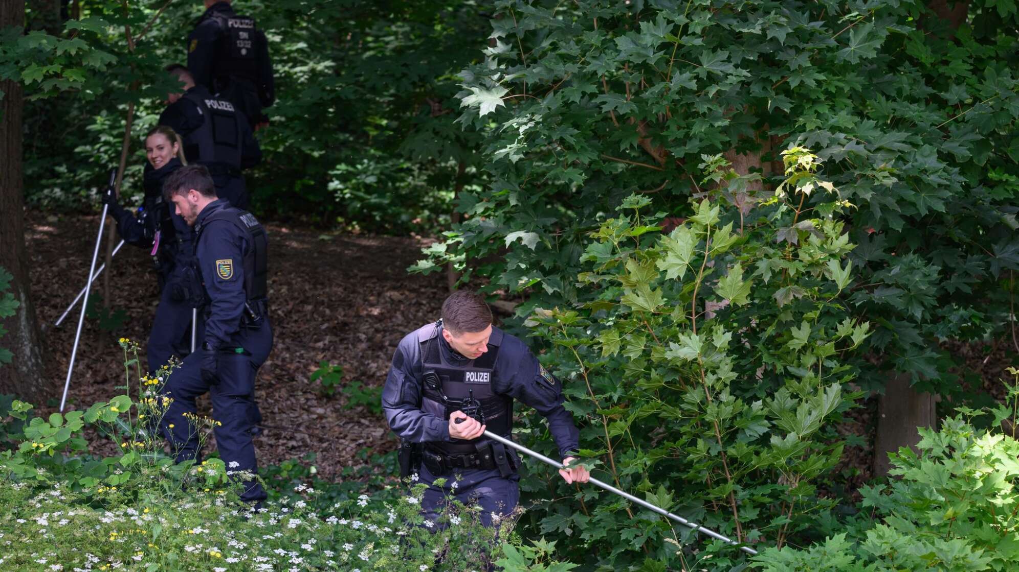 Polizisten such nach Valeriia
