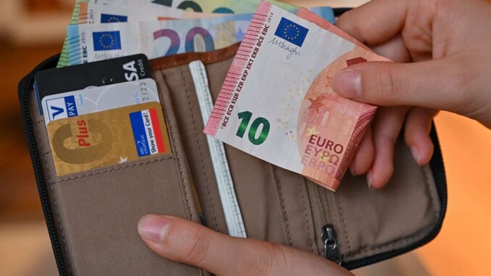 Geldbeutel mit Geld