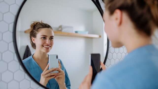 Spiegel vs. Foto: Die faszinierende Psychologie hinter unserer Selbstwahrnehmung