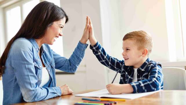 Studie: Eltern prägen das Denken ihrer Kinder mehr als die Schule