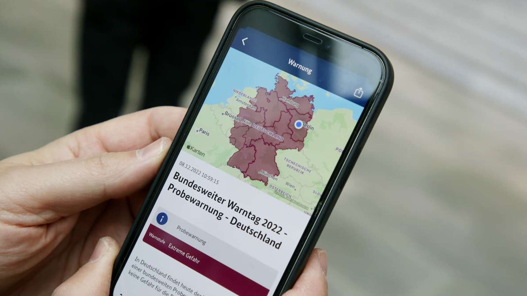 Die Meldung des Warntags auf einem Smartphone.
