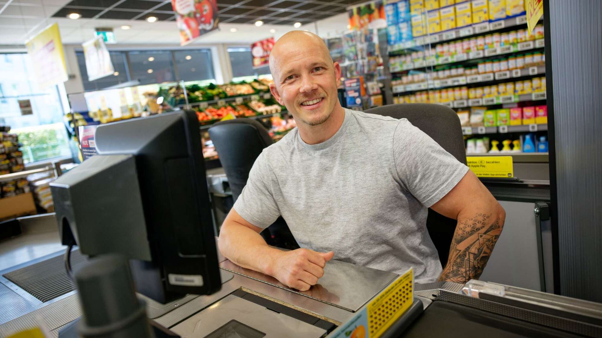 Turn-Olympiasieger Hambüchen an der Supermarkt-Kasse