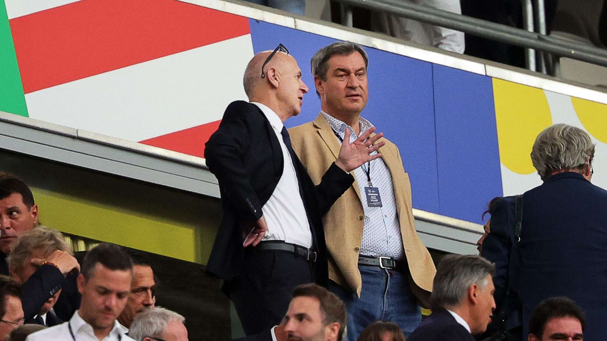 Markus Söder (r.)