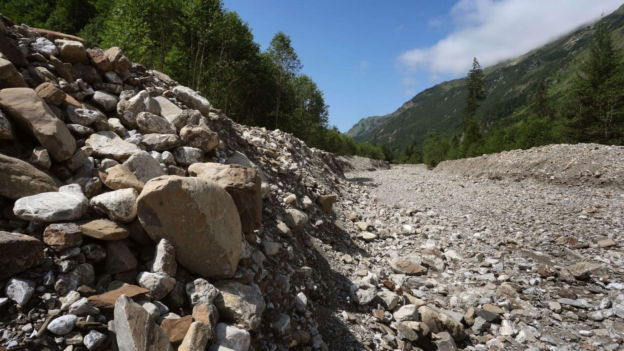 Begradigter Wildbach im Rappenalptal