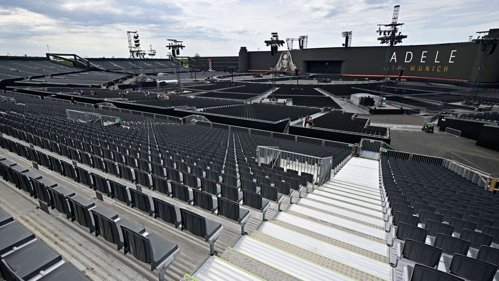 Vor Konzerten von Adele in München