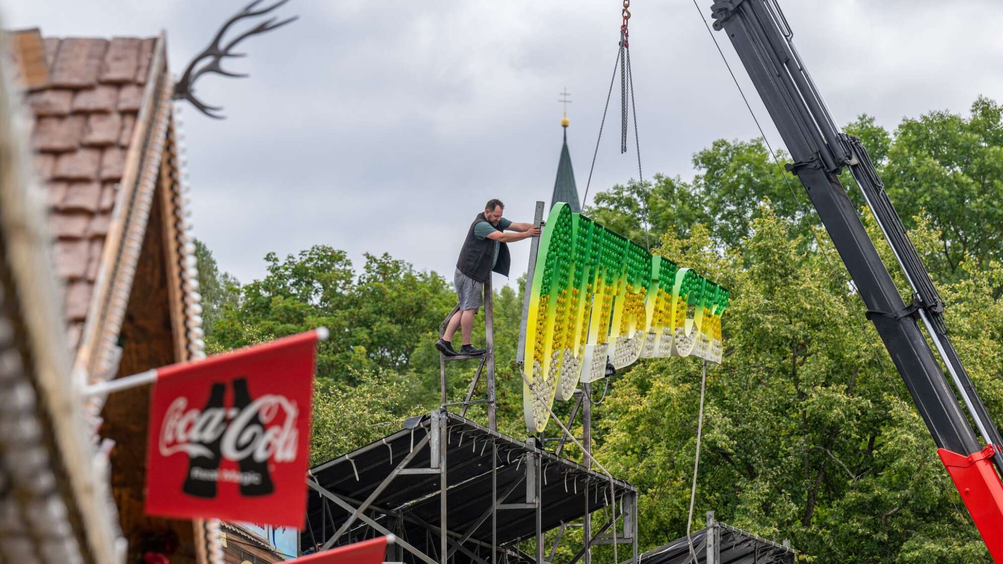 Aufbau Gäubodenvolksfest