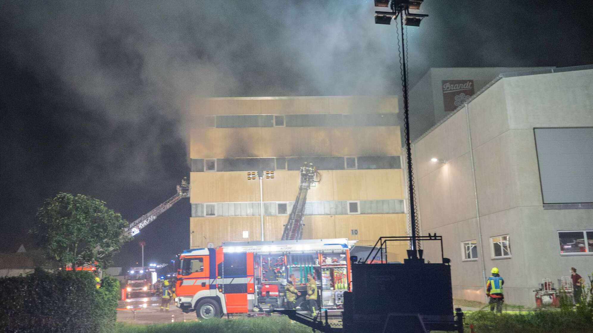 Feuer in Lagerhalle