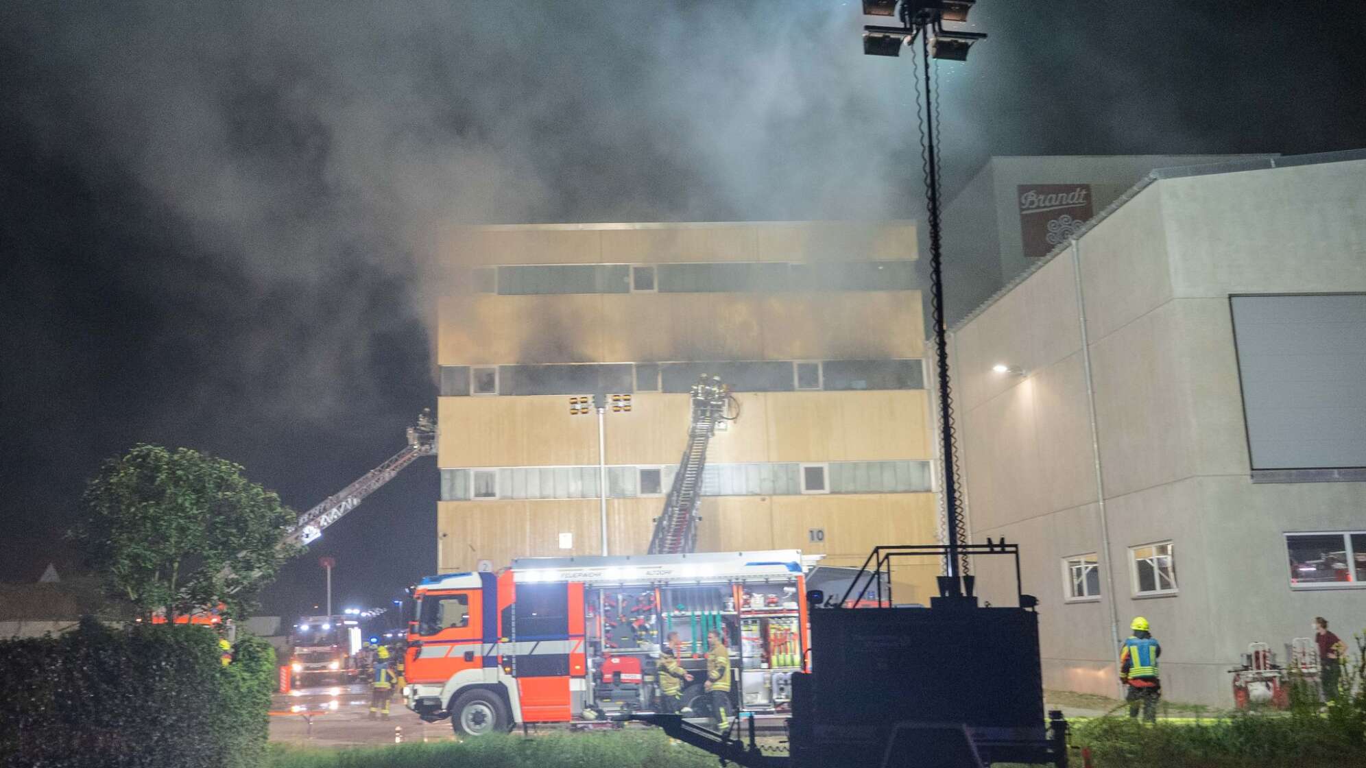 Feuer in Lagerhalle
