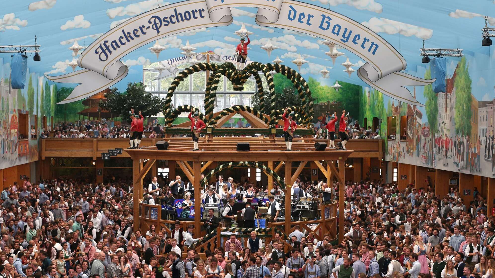 6.000 Euro für Wiesntisch? Verbraucherzentrale sieht Abzocke