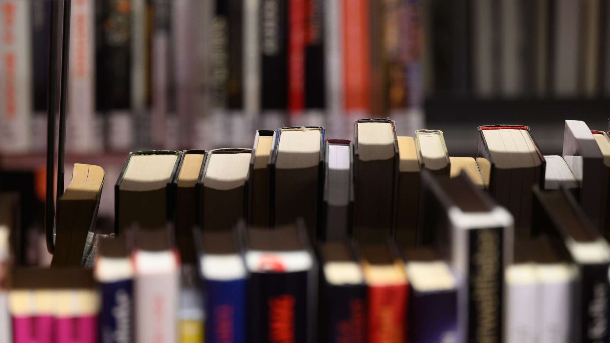 Bücherregal (Symbolbild)