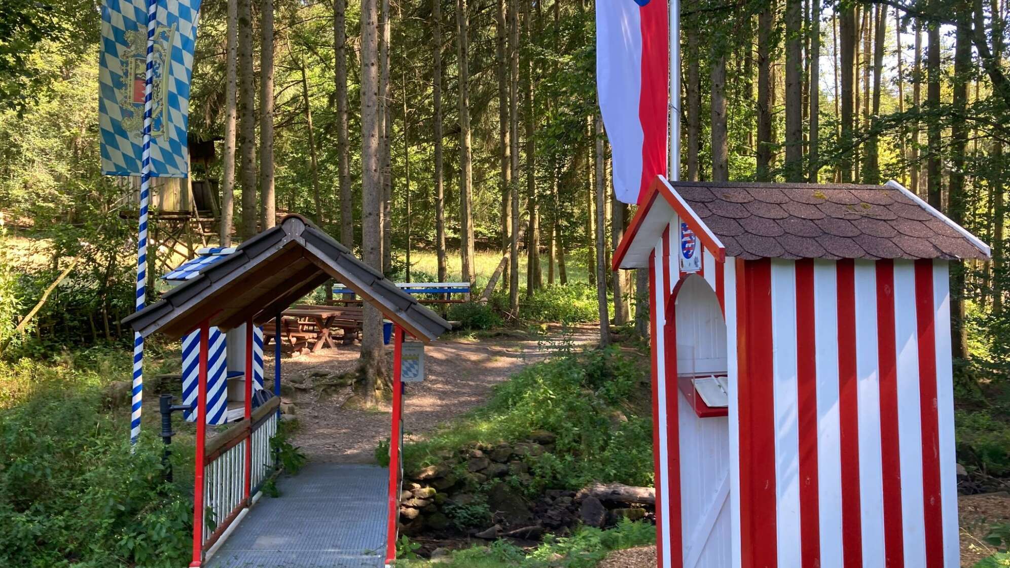 Wachhäuser an Landesgrenze
