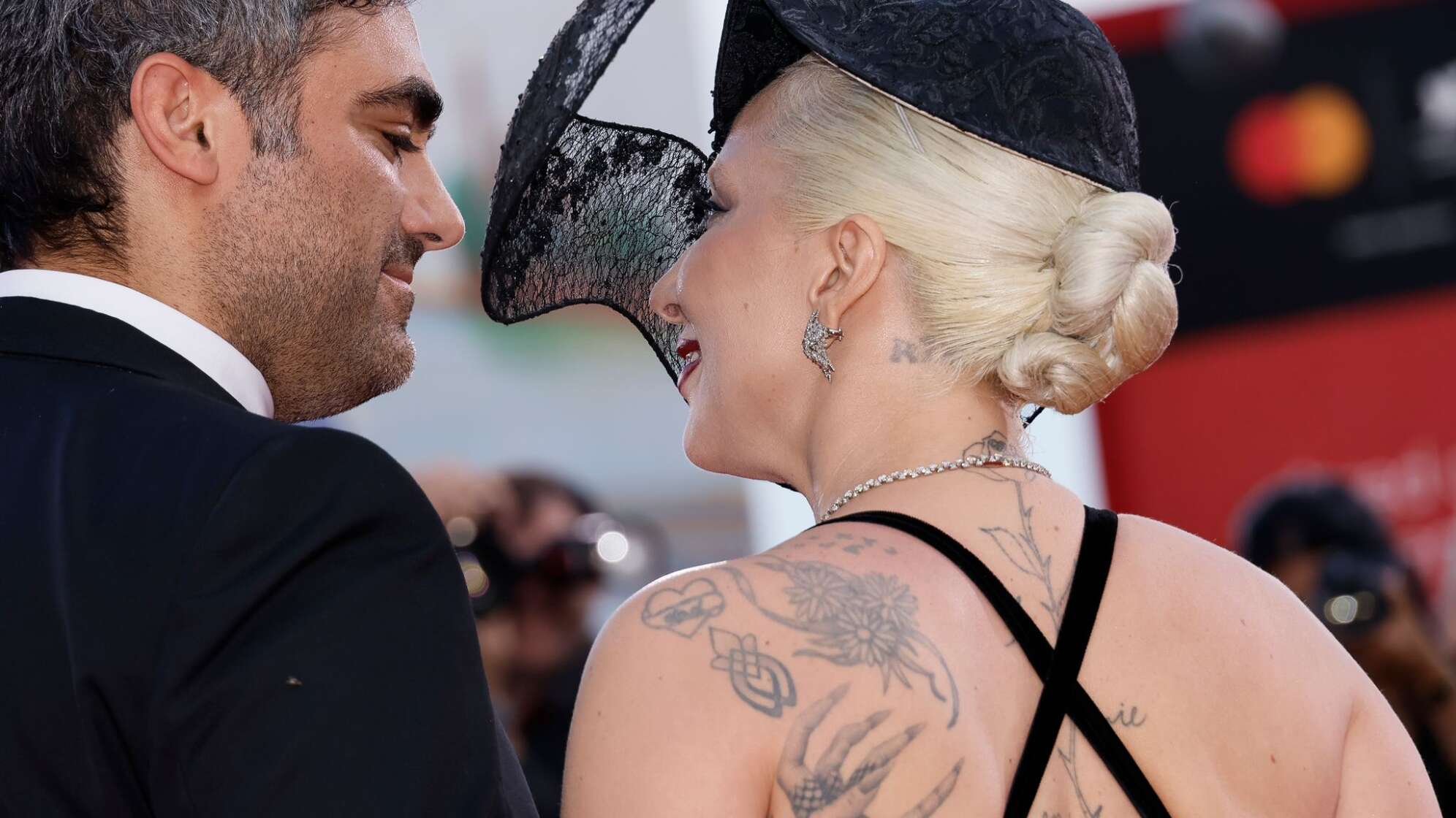 Lady Gaga mit ihrem Verlobten Michael Polansky