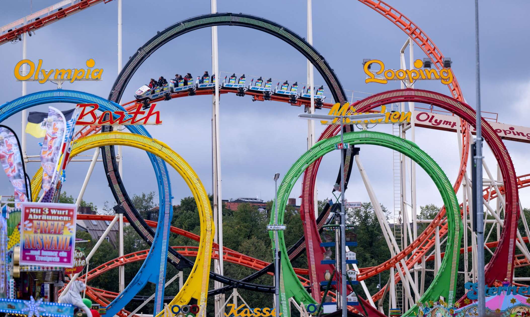 Tödlicher Unfall vor Wiesn AchterbahnAufbau geht weiter