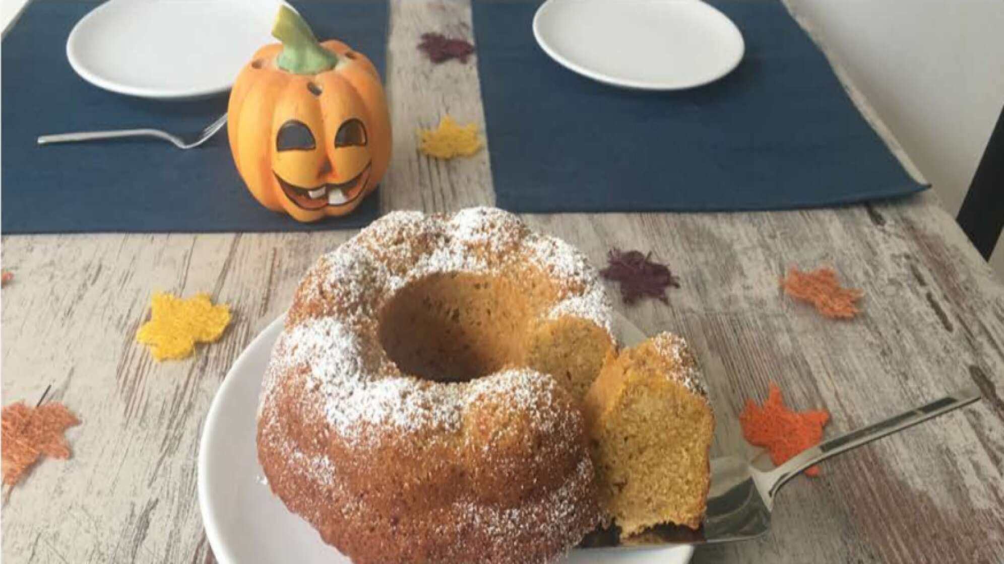 Supersaftiger Kürbis-Kuchen: Ein herbstlicher Genuss Supersaftiger Kürbis-Kuchen: Ein herbstlicher Genuss