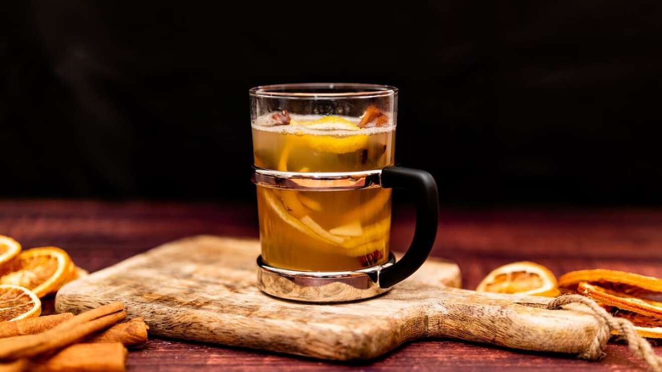 Selbstgemachter weißer Glühwein