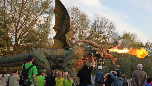 Der Further Drache, weltgrößter Schreitroboter, bei der Fahnenübergabe der Landesgartenschau