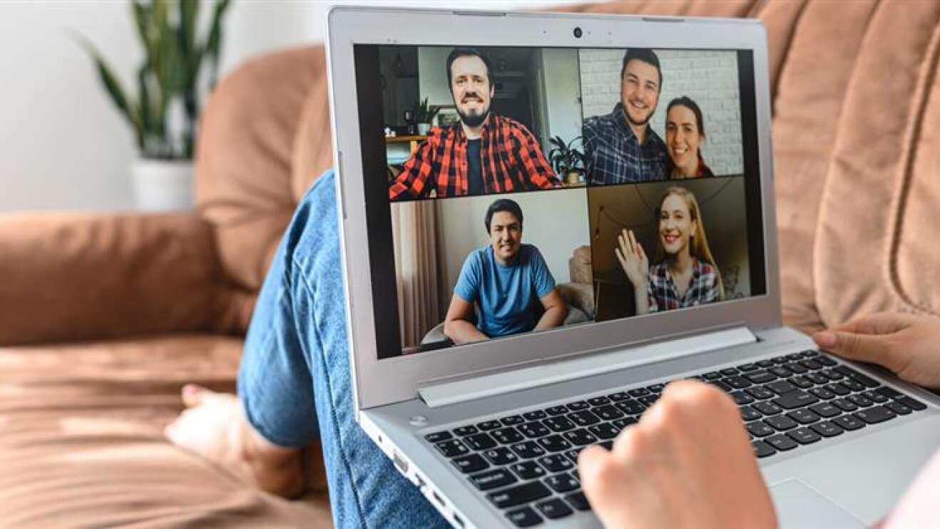 Videochat auf dem Sofa
