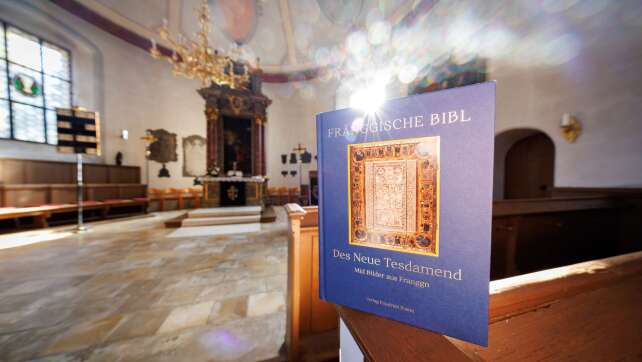"Des Neue Tesdamend" - Die Bibel jetzt auch auf Fränkisch