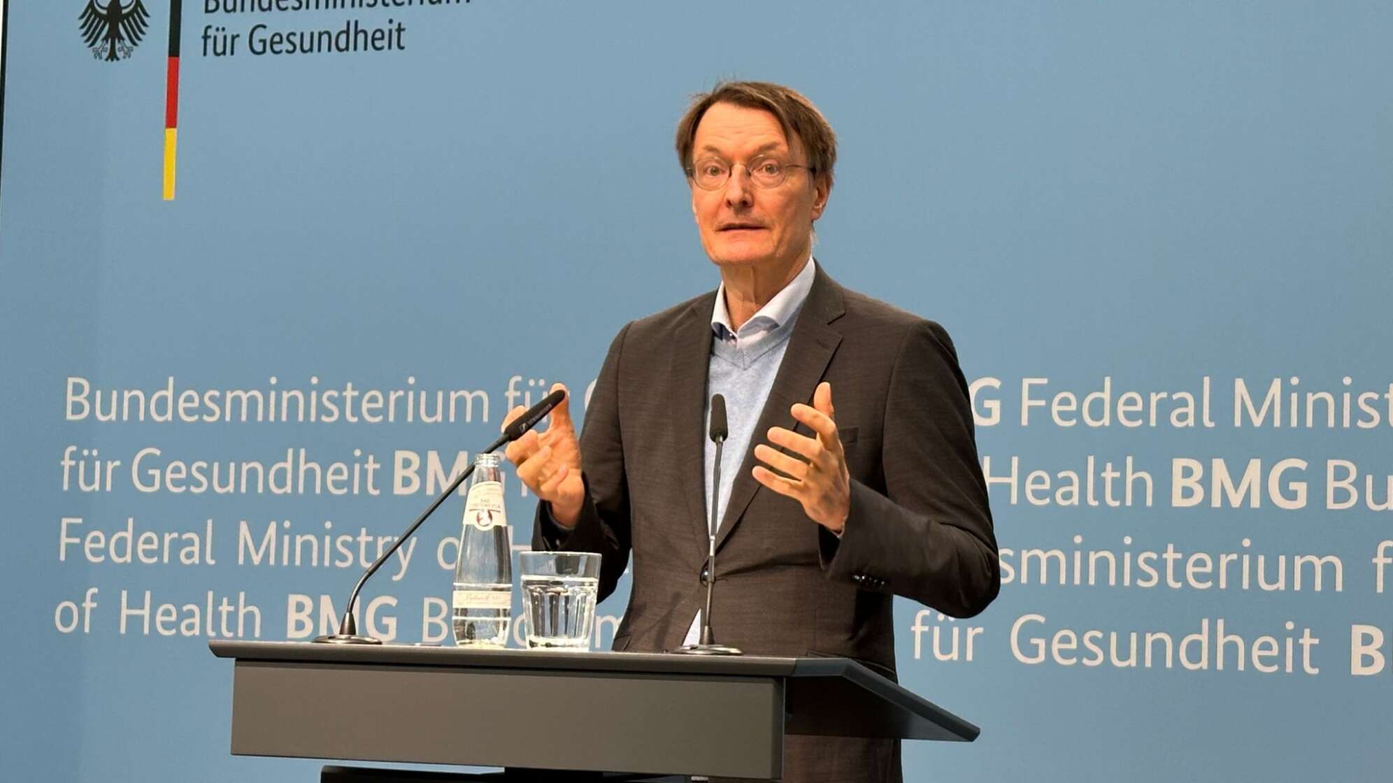 Bundesgesundheitsminister Lauterbach zum Pflegebeitragssatz