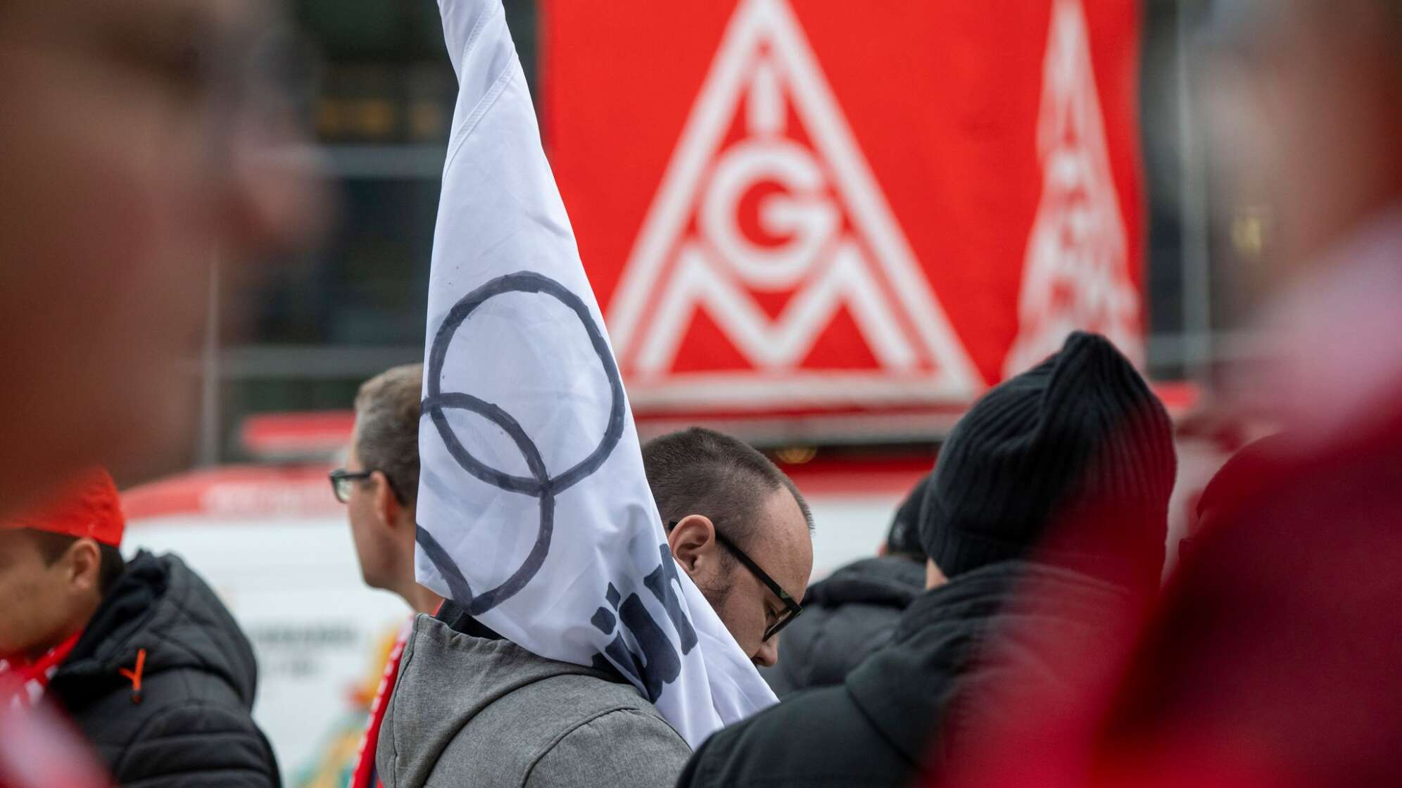 Metaller in 117 bayerischen Betrieben im Warnstreik
