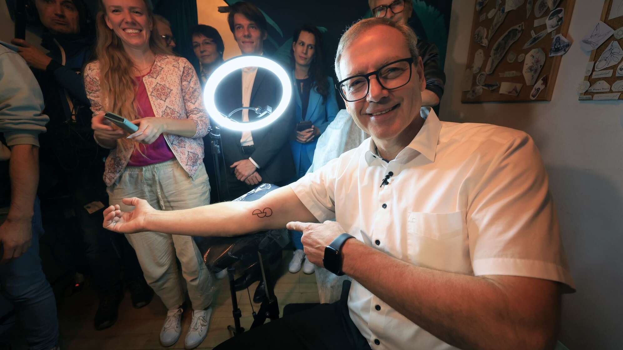 Organspende-Tattooaktion für Mitglieder des bayerischen Landtags