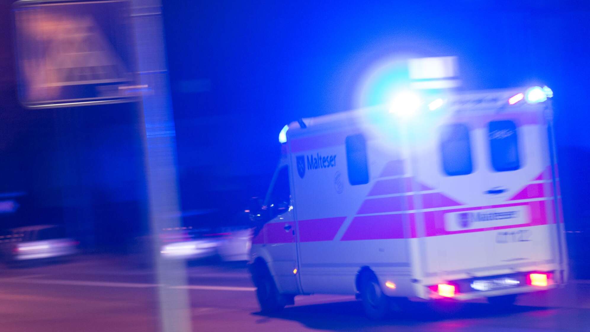 Rettungswagen mit Blaulicht