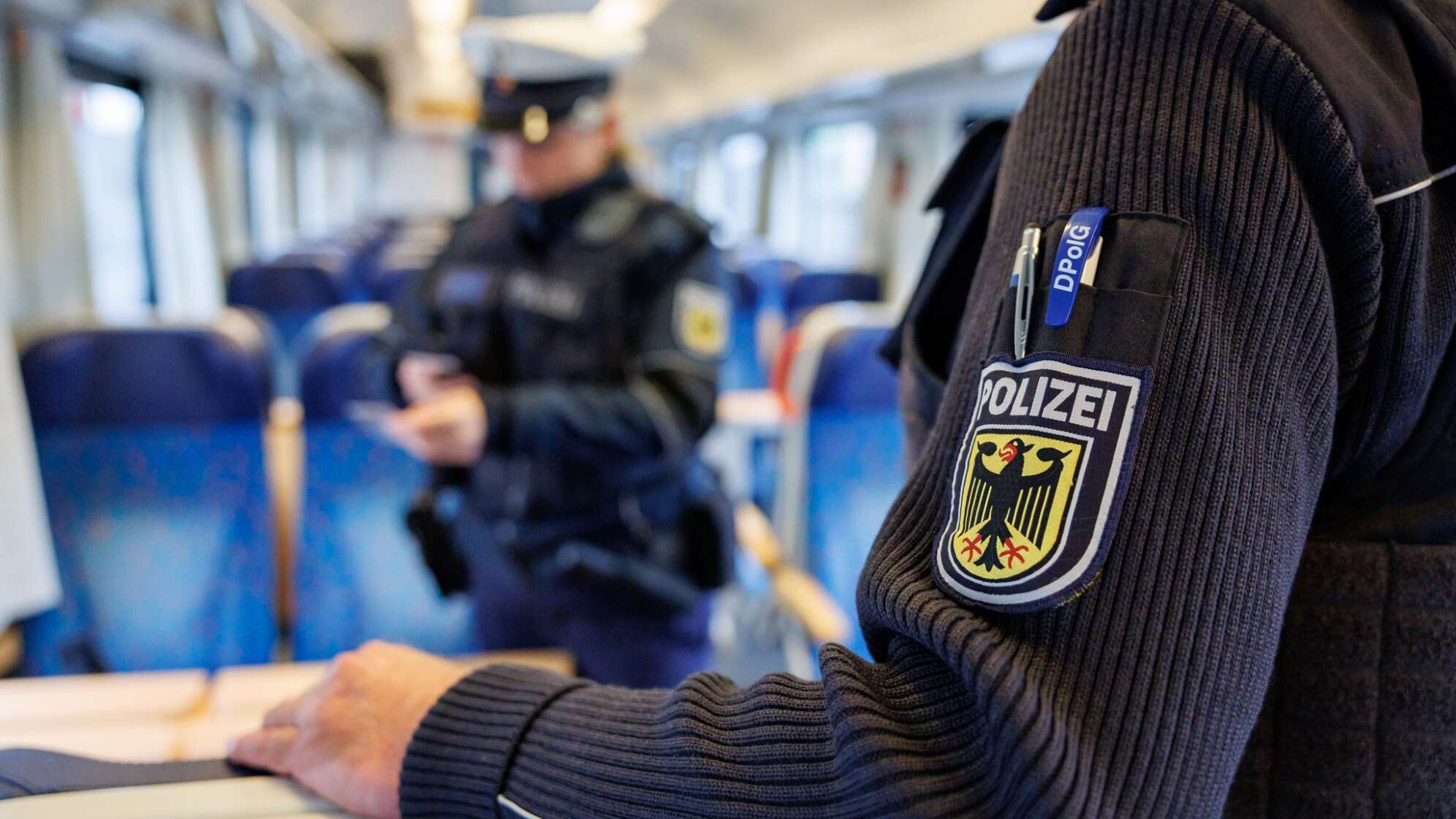 Schweizer K nstler Schmuggelt Bilder Im Wert Von 24 000 Euro schweizer-k-nstler-schmuggelt-bilder-im-wert-von-24-000-euro