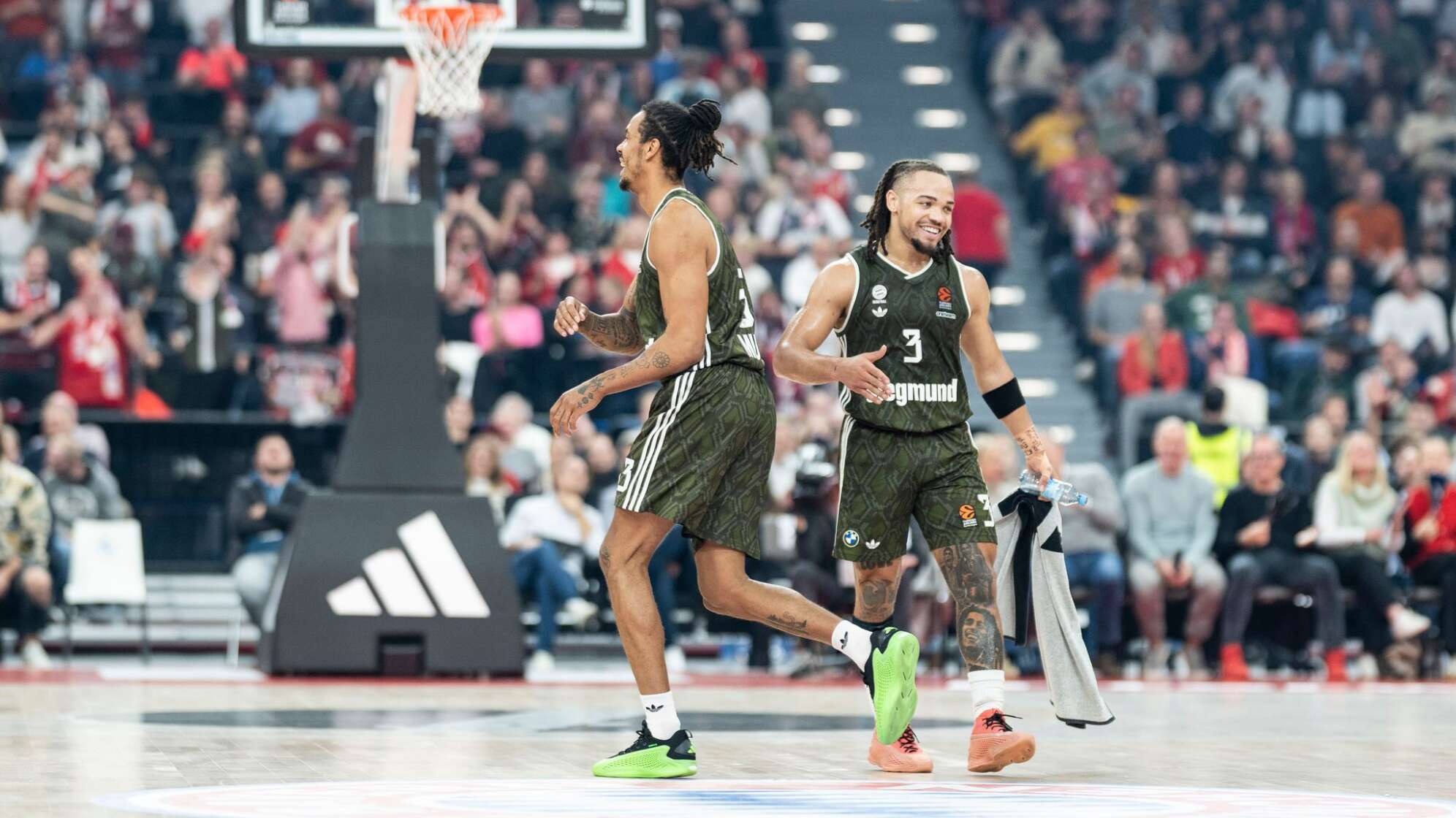 Carsen Edwards (r)