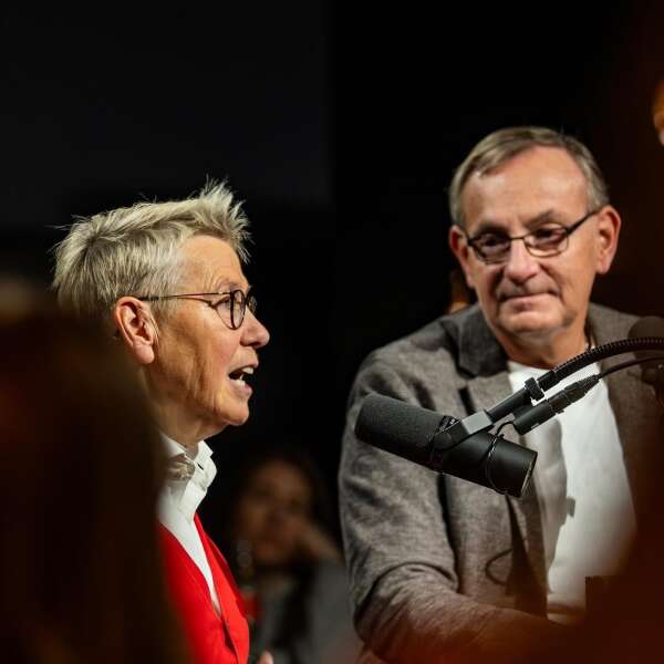 Spezial: "Bei diesen zwei Hass-Sätzen der Politik könnte ich zuschlagen " - Sabine Werth (Tafel) und Bernd Siggelkow (Die Arche)