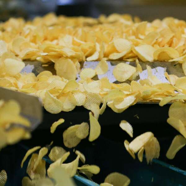 Hitze aus Frachtcontainern und Granulat? So bringt PepsiCo Frittierfett für Chips auf 300 Grad