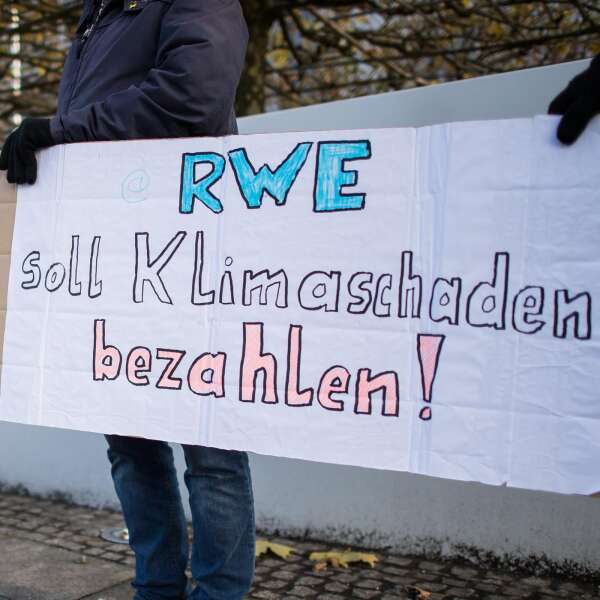 "RWE tut nichts Illegales": Klimakläger bringen deutsche Gerichte in Schieflage